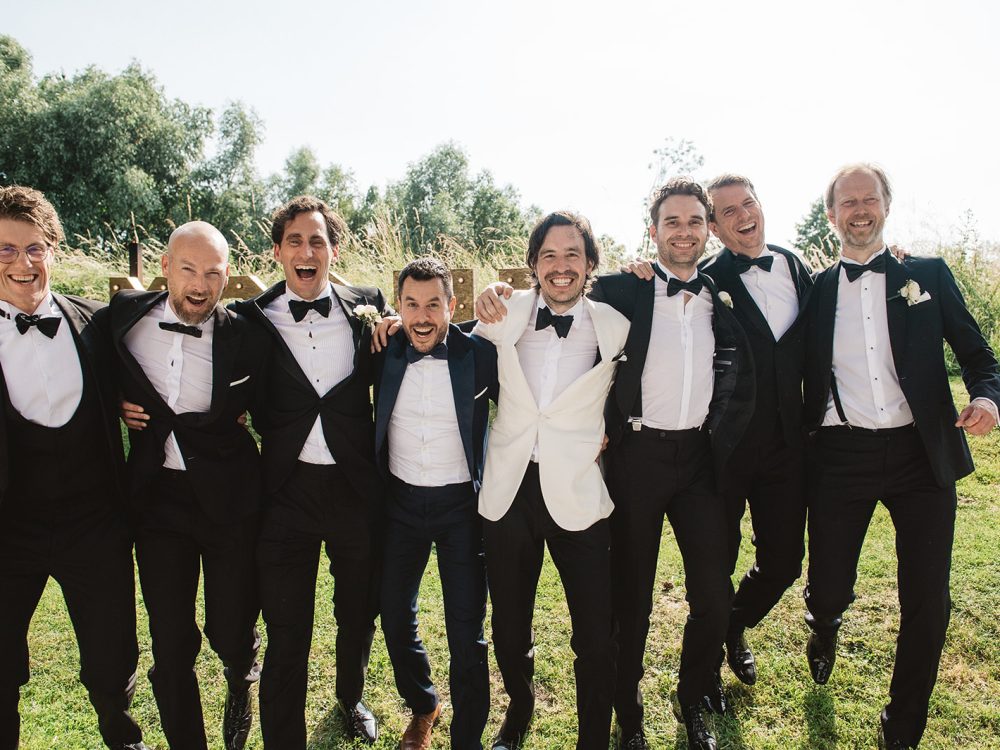 Grooms squad op bruiloft